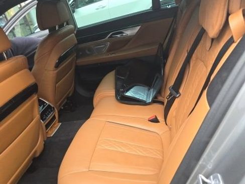 Used 2021 BMW 740i w/ Luxury Rear Seating Package RWD image 2