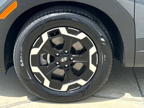 Used 2025 Hyundai Santa Fe SEL FWD image 5