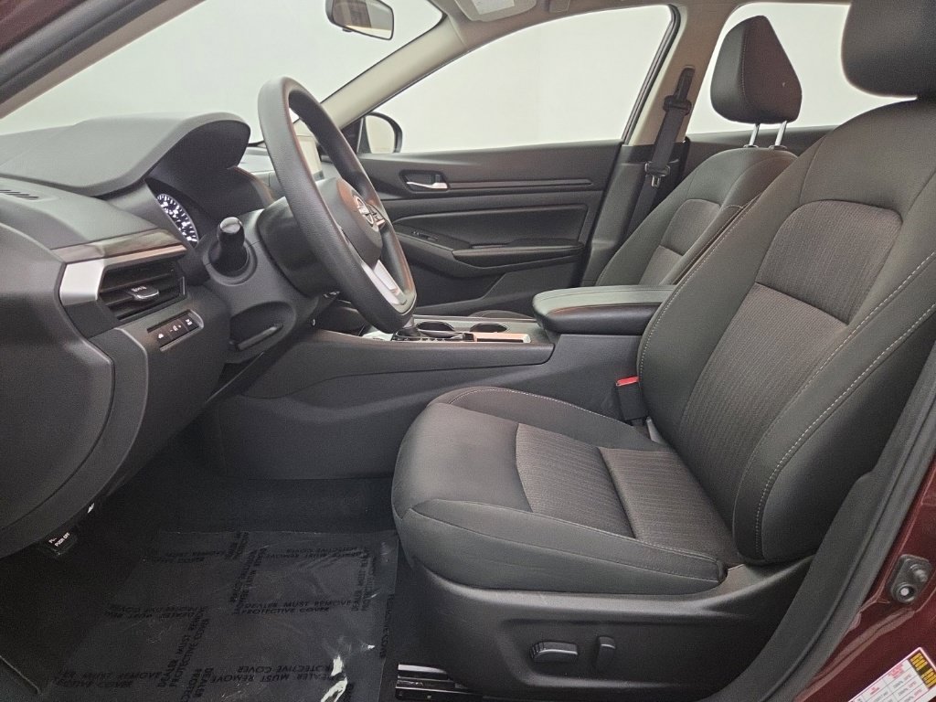 Used 2025 Nissan Altima 2.5 SV FWD image 23