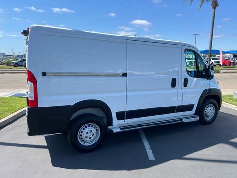 Used 2025 RAM ProMaster 2500 w/ U-Haul Equipment Group FWD image 17