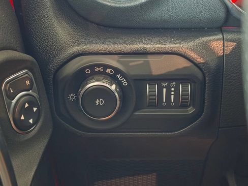 Used 2022 Jeep Wrangler Unlimited Rubicon AWD/4WD image 40