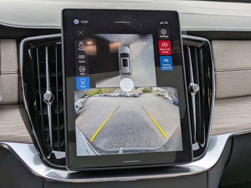 New 2026 Volvo XC90 B5 Plus w/ Protection Package Premier image 25