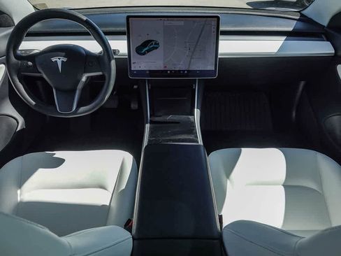 Used 2019 Tesla Model 3 Standard Range Plus image 11