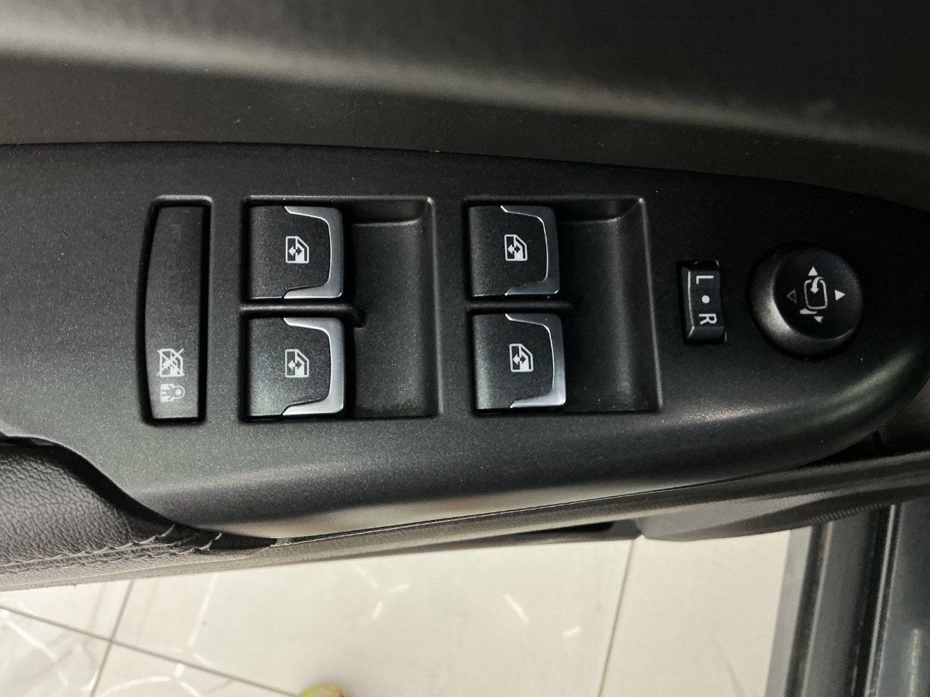 Used 2016 Cadillac SRX Luxury w/ Driver Awareness Package AWD/4WD image 39