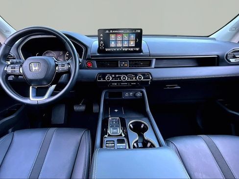 Used 2025 Honda Pilot Touring image 8