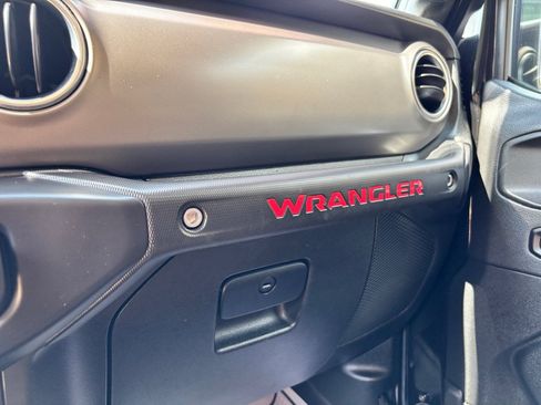 Used 2020 Jeep Wrangler Unlimited Rubicon w/ Cold Weather Group AWD/4WD image 36