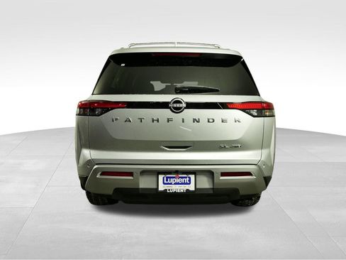 Used 2025 Nissan Pathfinder SL image 9