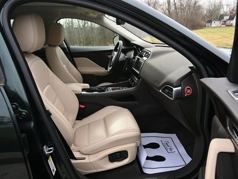 Used 2017 Jaguar F-PACE Prestige image 19