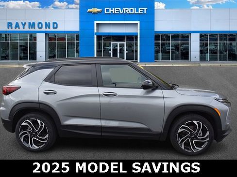 New 2025 Chevrolet TrailBlazer RS w/ Convenience Package image 2