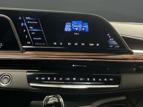 Used 2024 Cadillac Escalade ESV Luxury AWD/4WD image 11