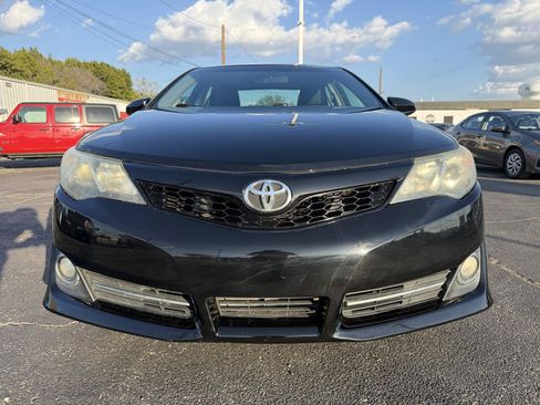 Used 2014 Toyota Camry SE FWD image 2