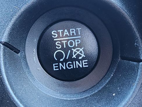 Used 2019 Jeep Compass Latitude w/ Cold Weather Group image 32