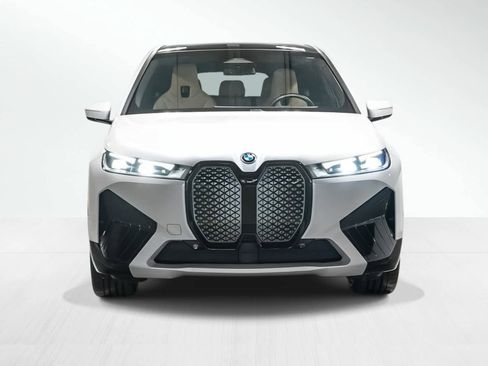 Used 2025 BMW iX xDrive50 w/ Sport Package image 7