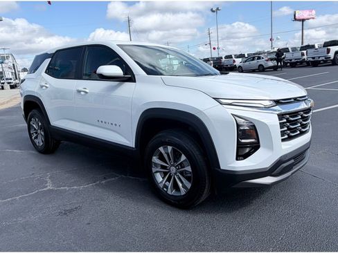 New 2026 Chevrolet Equinox LT image 2