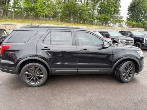 Used 2019 Ford Explorer XLT w/ Equipment Group 202A AWD/4WD image 4