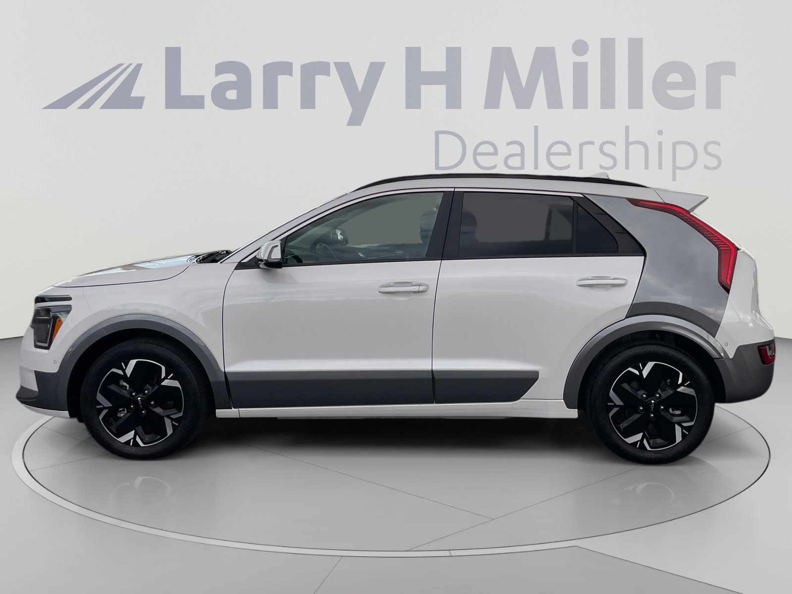Used 2024 Kia Niro Wave w/ Wave Preserve Package FWD image 2