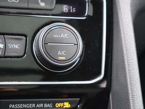 Certified 2022 Volkswagen Atlas Cross Sport SEL R-Line image 35