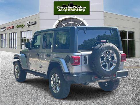 Used 2021 Jeep Wrangler Unlimited Sahara AWD/4WD image 8