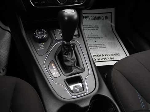 Used 2020 Jeep Cherokee Latitude image 32