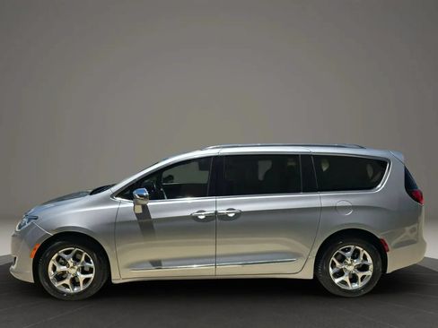 Used 2018 Chrysler Pacifica Limited FWD image 9