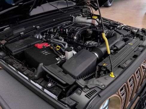 Used 2025 Jeep Gladiator Rubicon w/ Safety Group AWD/4WD image 87