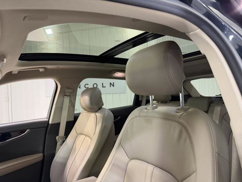 Used 2022 Lincoln Nautilus Reserve w/ Equipment Group 201A image 10