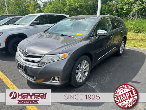 Used 2015 Toyota Venza LE w/ Four Season Floor Mat Package FWD image 1