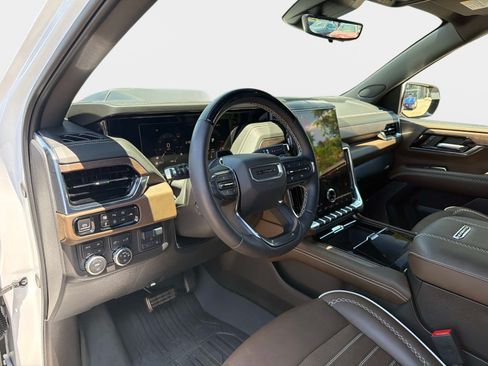 Used 2025 GMC Yukon Denali Ultimate AWD/4WD image 20