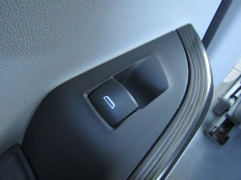 Used 2020 GMC Acadia SLT w/ Driver Alert Package II image 30