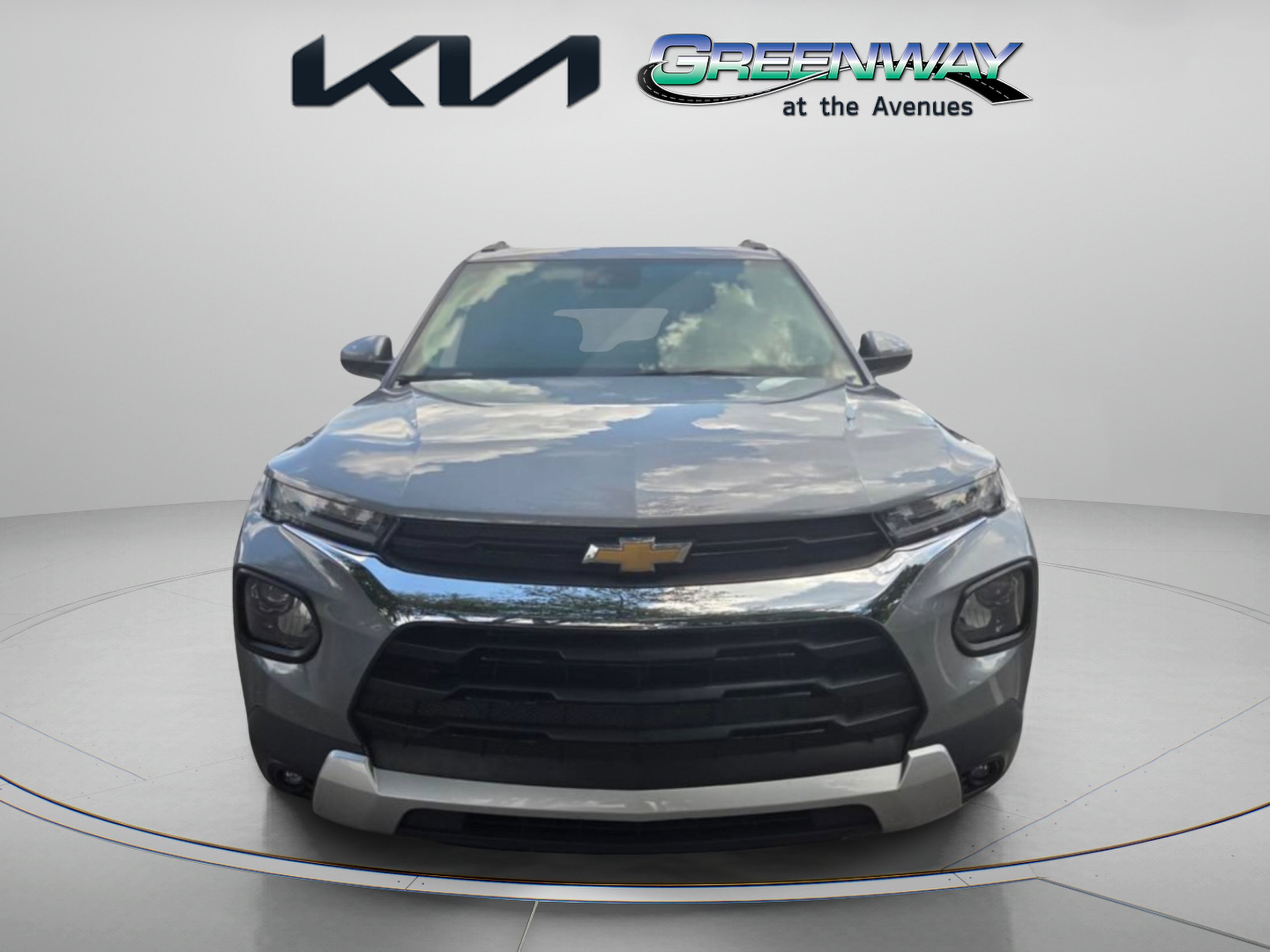 Used 2023 Chevrolet TrailBlazer LT FWD image 2