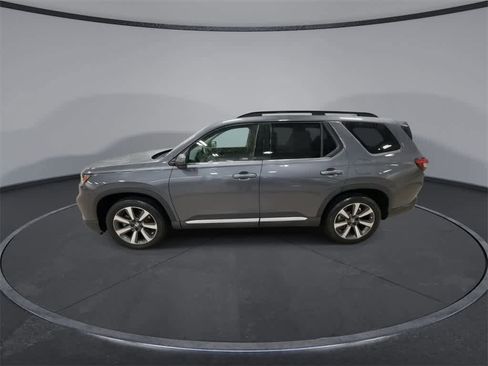Used 2024 Honda Pilot Touring image 5