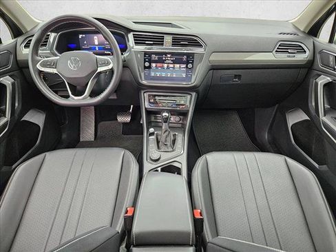 Used 2022 Volkswagen Tiguan SE AWD/4WD image 17