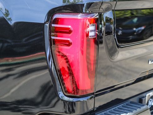 Used 2025 GMC Sierra 2500 Denali Ultimate AWD/4WD image 8
