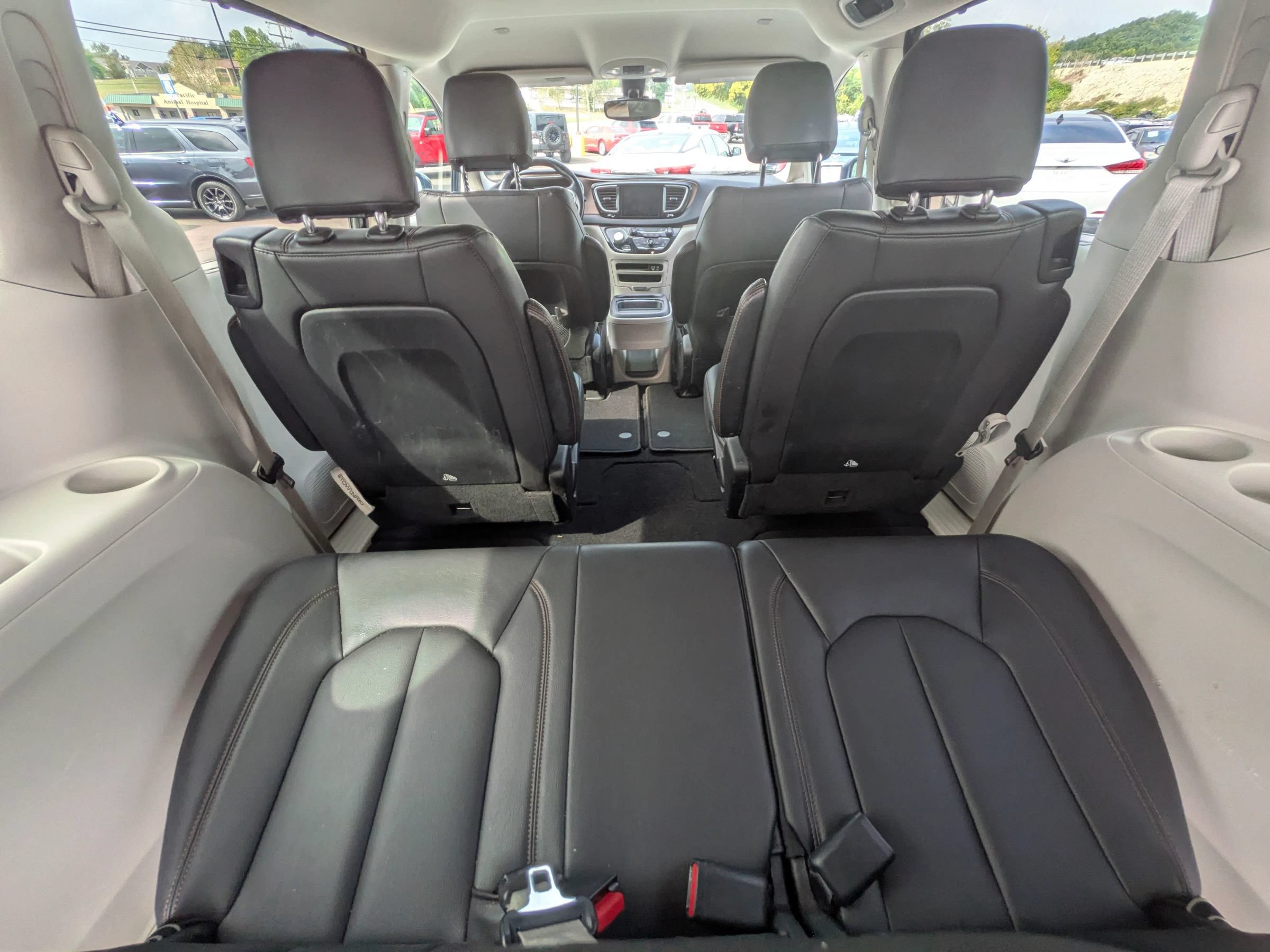 Used 2017 Chrysler Pacifica Touring-L w/ Tire & Wheel Group FWD image 37