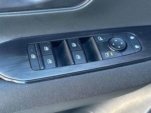 Used 2025 Nissan Kicks S image 12