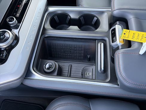 Certified 2025 Ford Expedition Active image 48