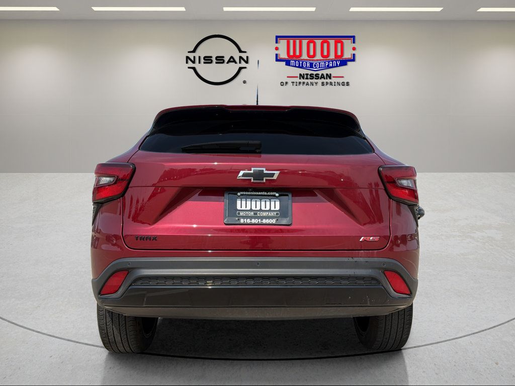 Used 2025 Chevrolet Trax RS w/ Sunroof Package FWD image 3