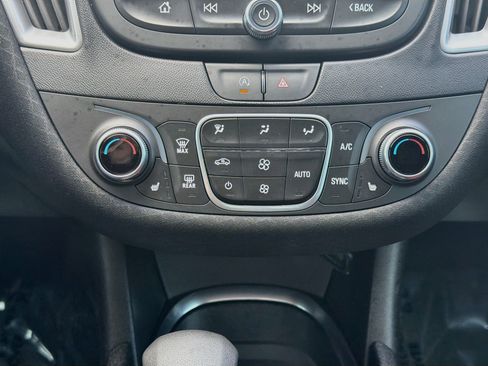 Used 2024 Chevrolet Malibu LT FWD image 23