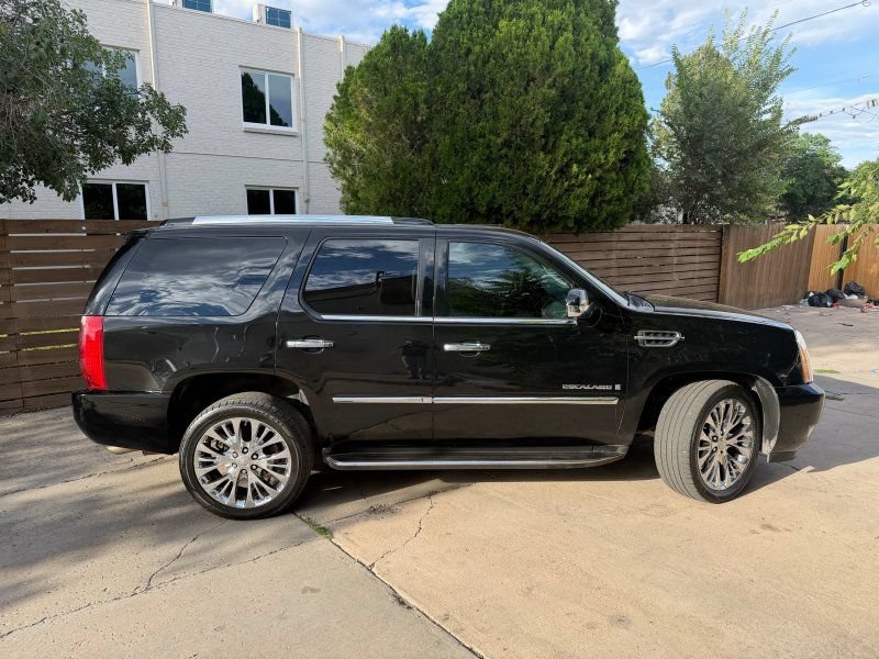 Used 2009 Cadillac Escalade AWD image 3