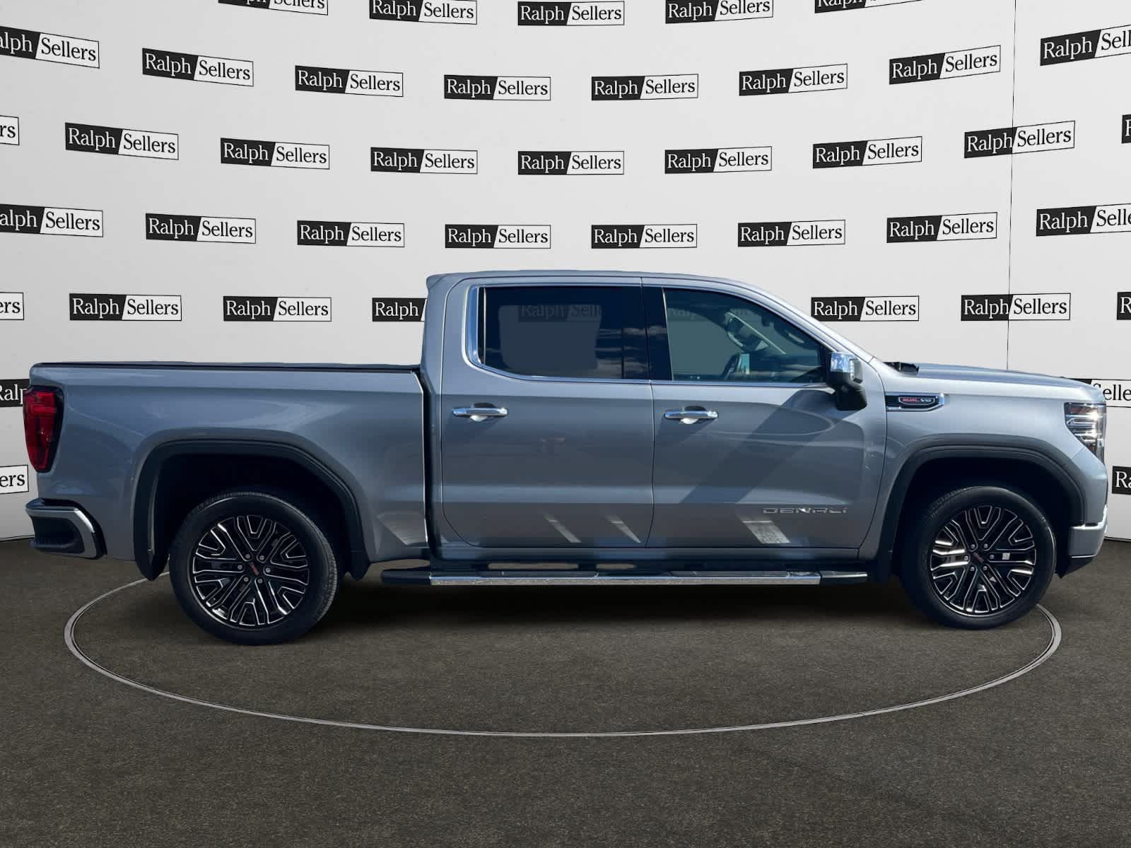 Used 2024 GMC Sierra 1500 Denali w/ Technology Package AWD/4WD image 7