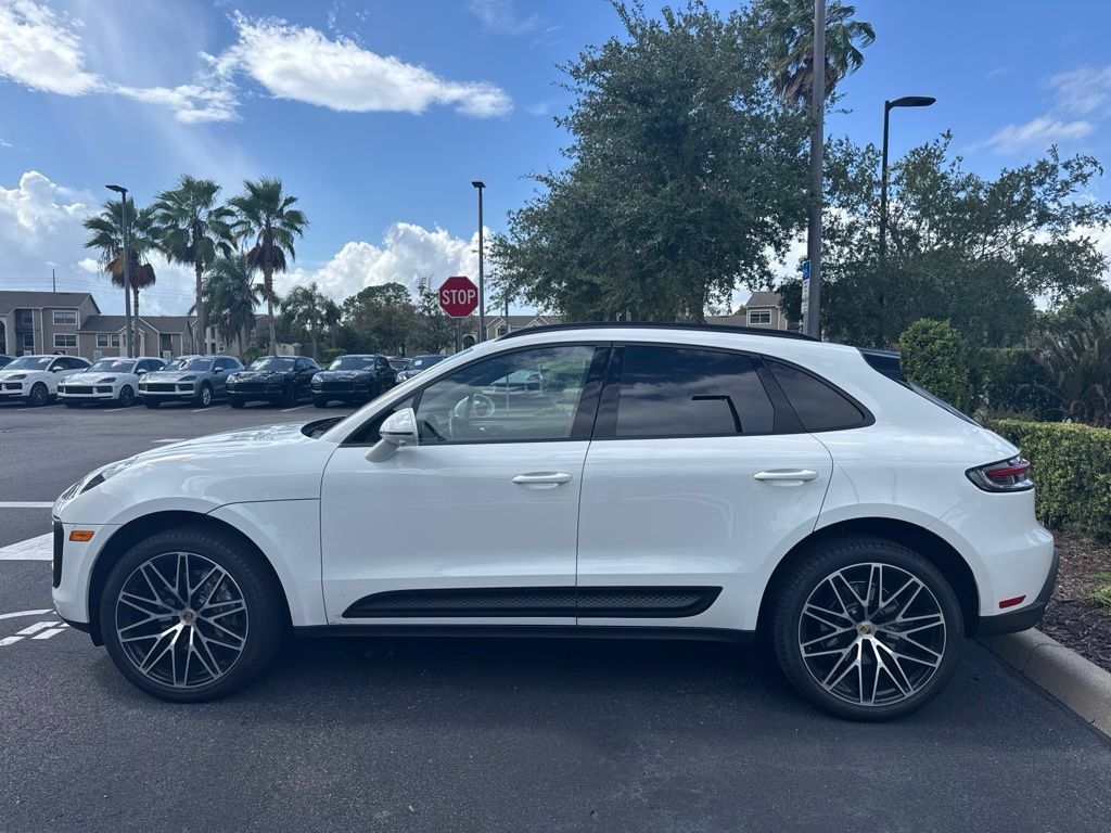 Certified 2026 Porsche Macan AWD/4WD image 2