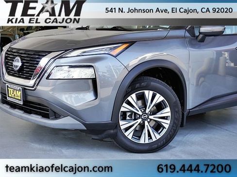 Used 2022 Nissan Rogue SV FWD image 3