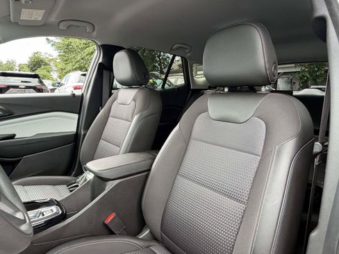 Certified 2025 Chevrolet Trax LT FWD image 10