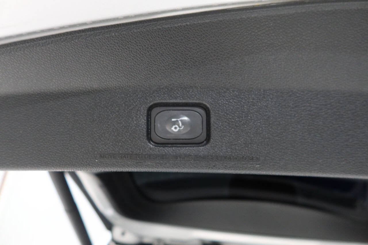 Used 2018 Ford Explorer XLT w/ Equipment Group 201A FWD image 27