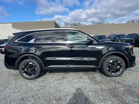 New 2026 Kia Sorento S image 4