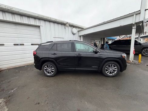 Used 2024 GMC Terrain SLT image 6