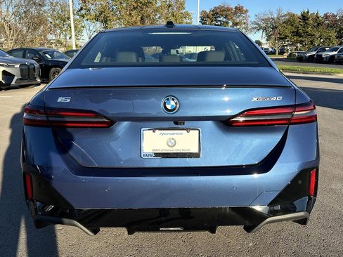 Certified 2025 BMW i5 xDrive40 w/ M Sport Package image 9