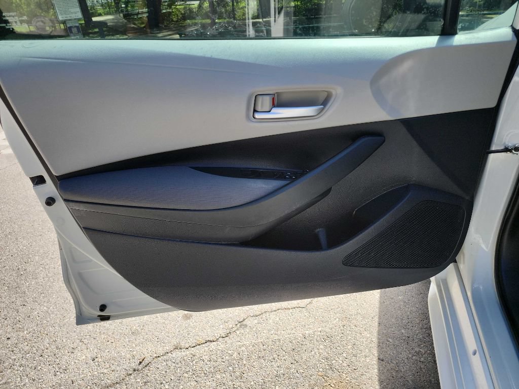 Used 2021 Toyota Corolla LE FWD image 11