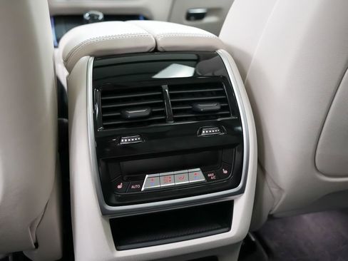 Used 2021 BMW X7 xDrive40i AWD/4WD image 23