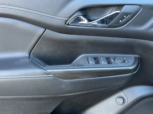 Used 2023 GMC Acadia SLT image 12